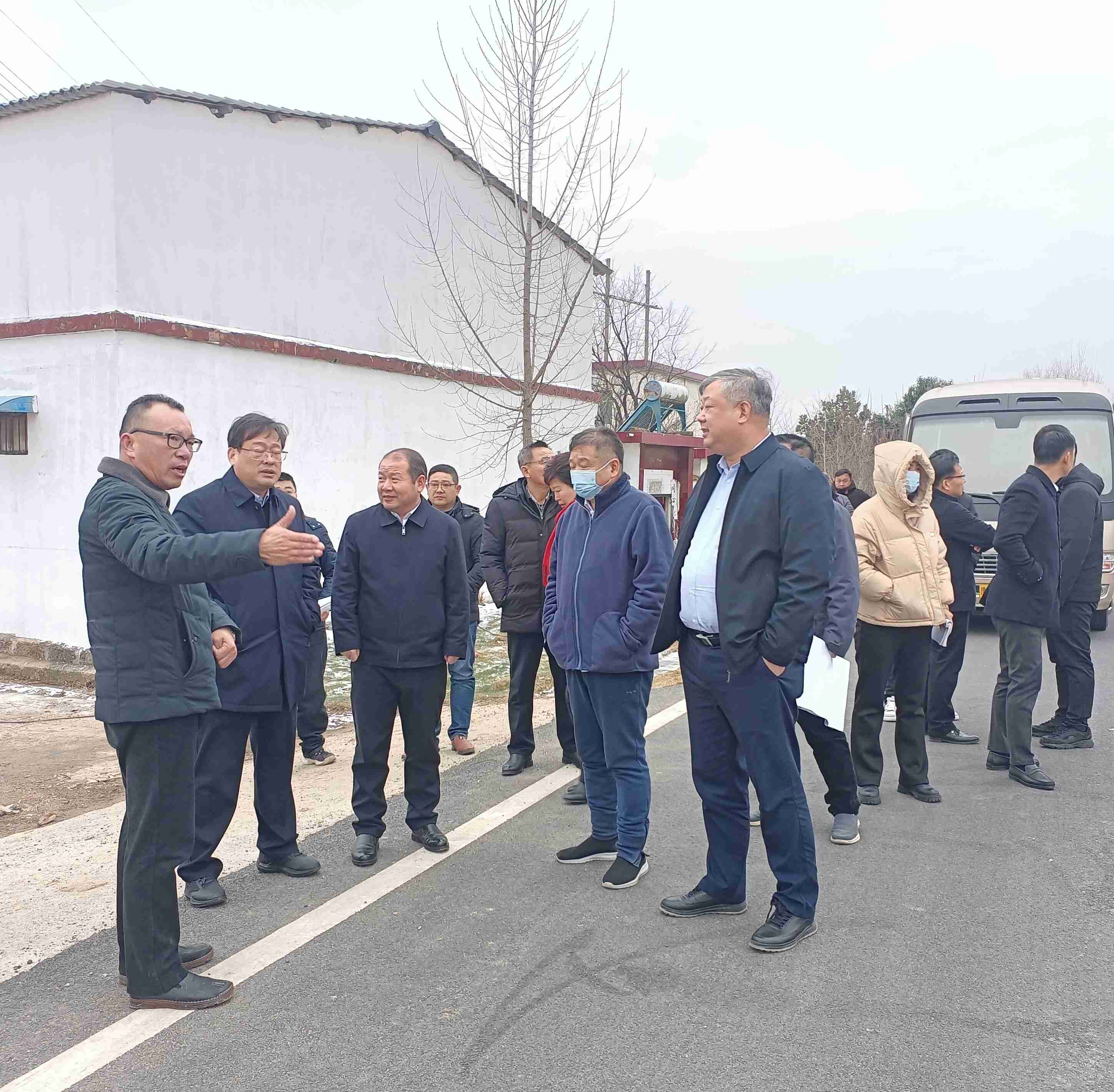 信陽市政府副市長于海忠蒞臨黑馬石三橋三路項(xiàng)目調(diào)研路橋建設(shè)情況